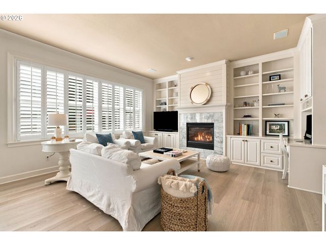 1610 OAK St, Lake Oswego, OR 97034