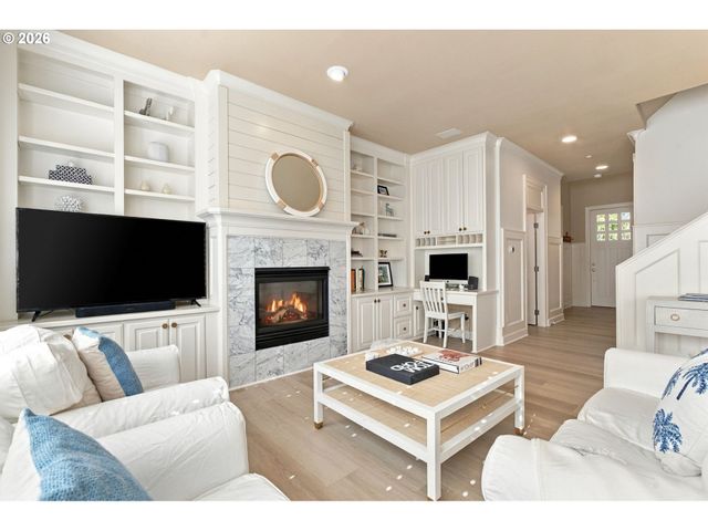 1610 OAK St, Lake Oswego, OR 97034