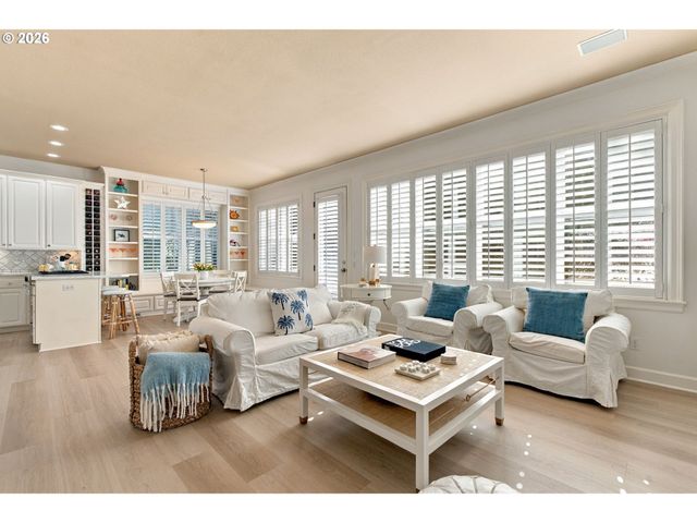 1610 OAK St, Lake Oswego, OR 97034