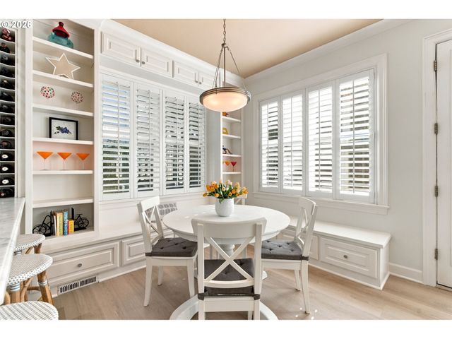 1610 OAK St, Lake Oswego, OR 97034