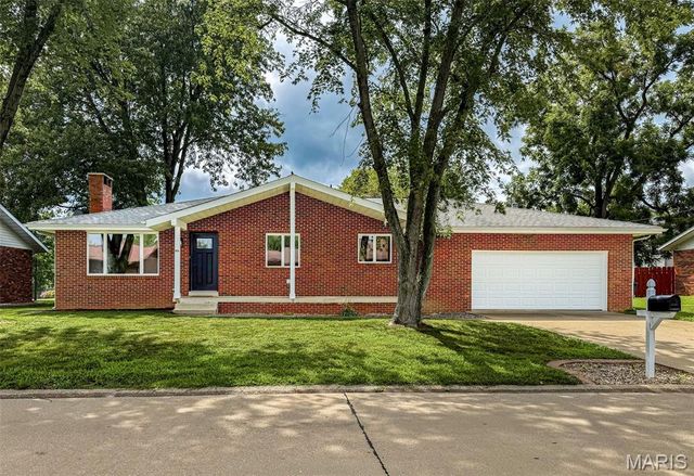 95 Sunflower Drive, Highland, IL 62249