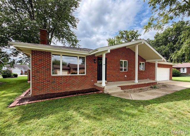 95 Sunflower Drive, Highland, IL 62249