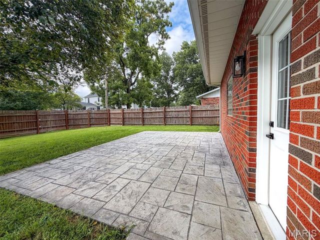 95 Sunflower Drive, Highland, IL 62249