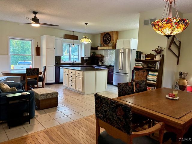 75 Aldrich Lane, Schroeppel, NY 13132