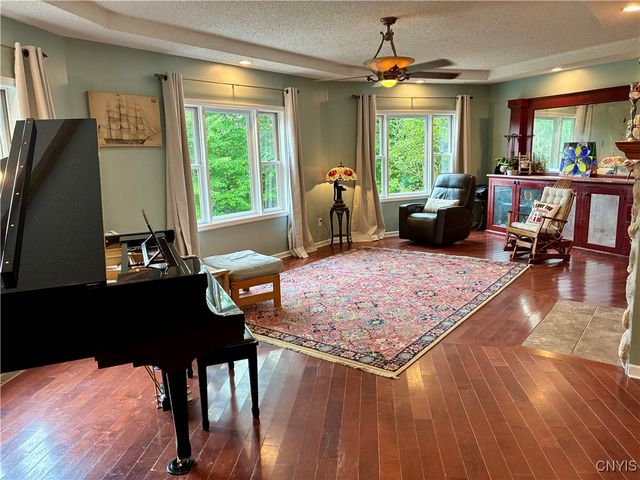 75 Aldrich Lane, Schroeppel, NY 13132