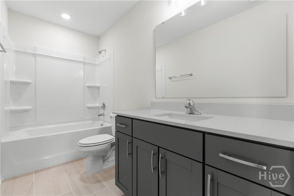 Image 13 of property listing at 734 Highland Circle, Richmond Hill, GA 31324