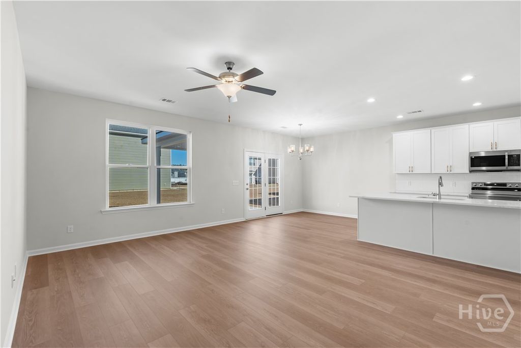 Image 4 of property listing at 734 Highland Circle, Richmond Hill, GA 31324
