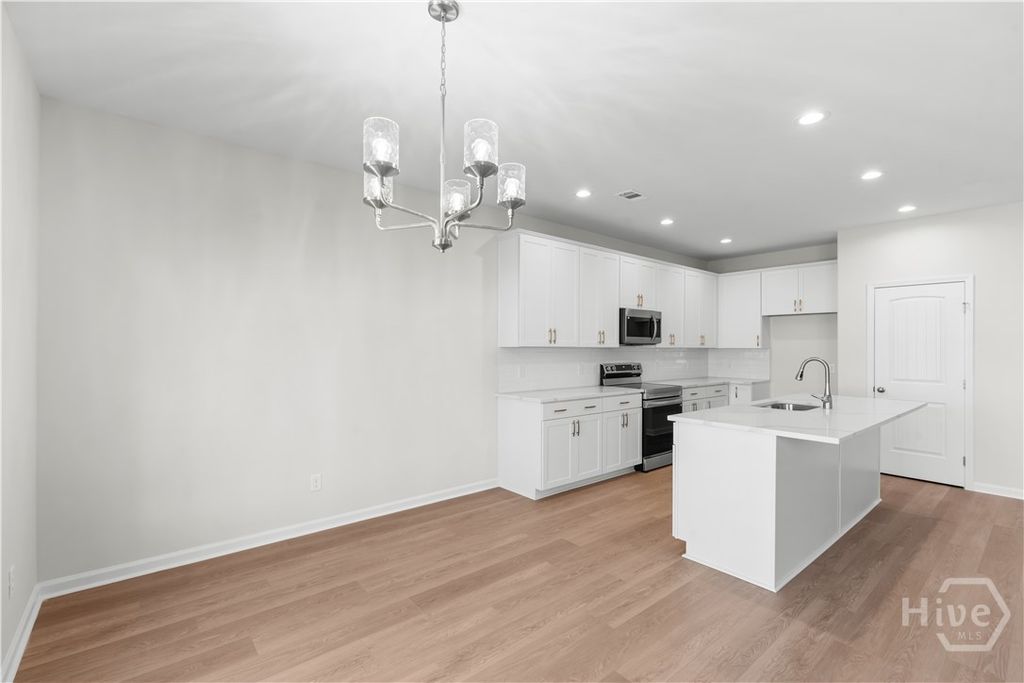 Image 5 of property listing at 734 Highland Circle, Richmond Hill, GA 31324