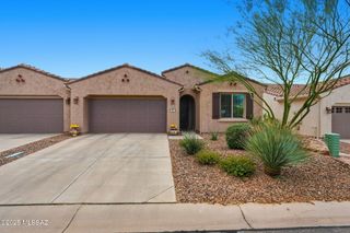 981 N Broken Hills Drive, Green Valley, AZ 85614