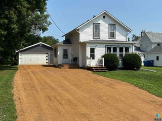 108 W Center Ave, Lennox, SD 57039