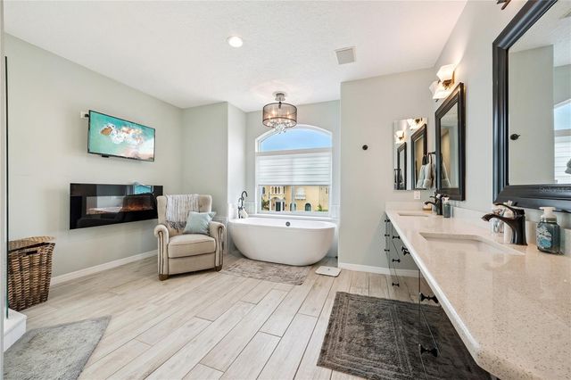 807 CHIPAWAY DRIVE, Apollo Beach, FL 33572