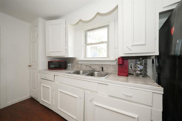 7013 Kittridge St Street, Houston, TX 77028