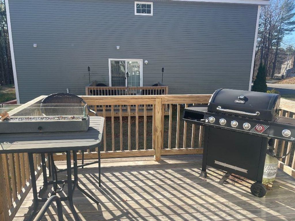Image 3 of property listing at 28 Campbell Dr Unit B, Hampton, NH 03842