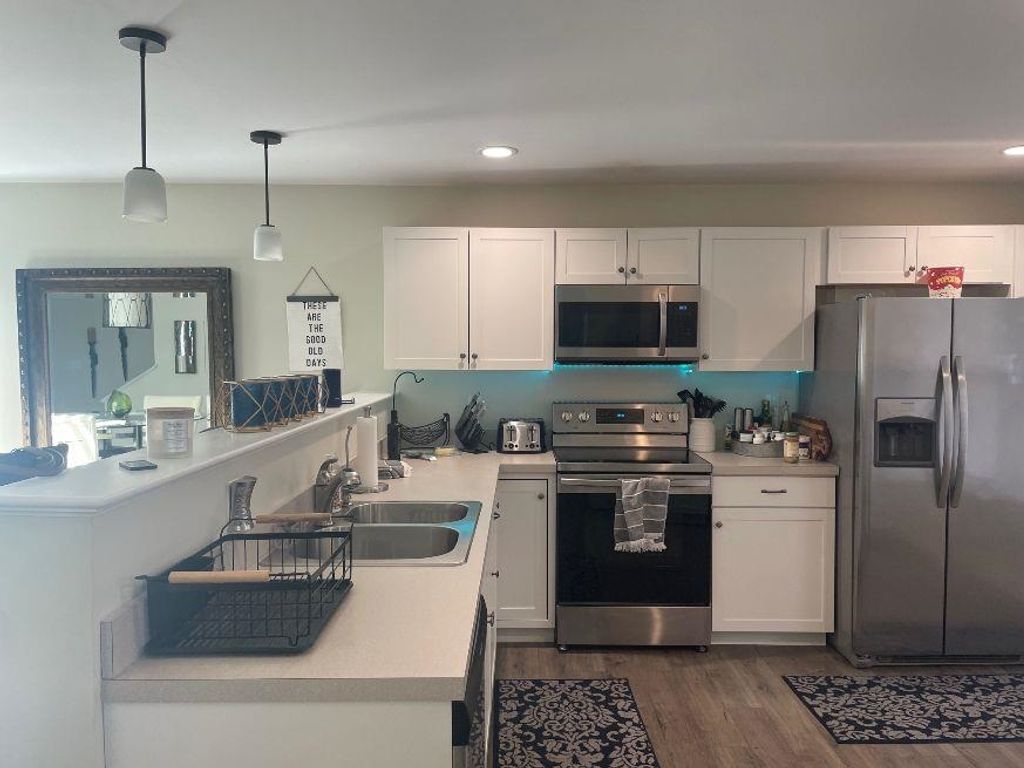 Image 5 of property listing at 28 Campbell Dr Unit B, Hampton, NH 03842