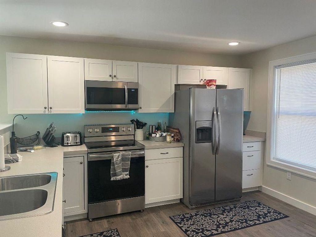 Image 6 of property listing at 28 Campbell Dr Unit B, Hampton, NH 03842