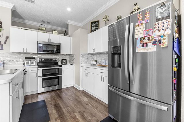 695 SE 30th Dr, Homestead, FL 33033