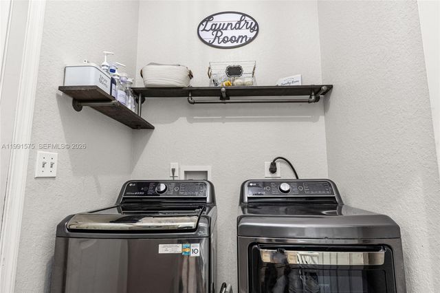 695 SE 30th Dr, Homestead, FL 33033