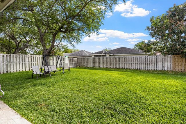 695 SE 30th Dr, Homestead, FL 33033