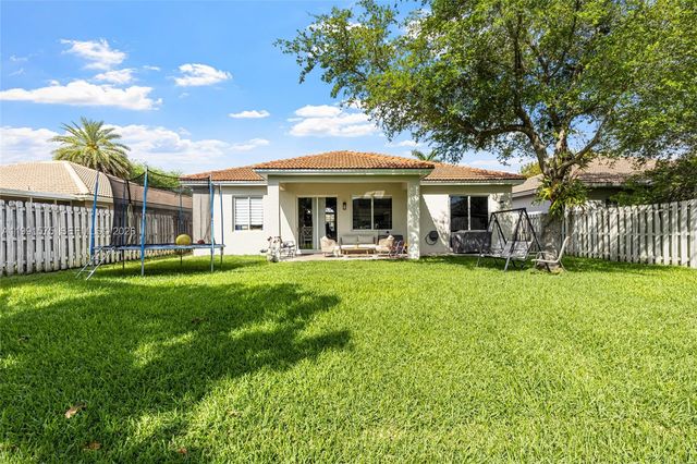 695 SE 30th Dr, Homestead, FL 33033