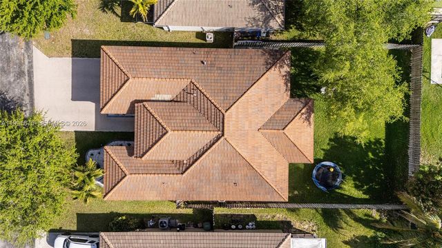 695 SE 30th Dr, Homestead, FL 33033