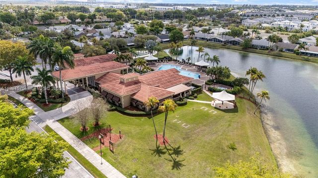 695 SE 30th Dr, Homestead, FL 33033