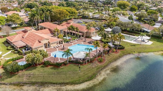695 SE 30th Dr, Homestead, FL 33033