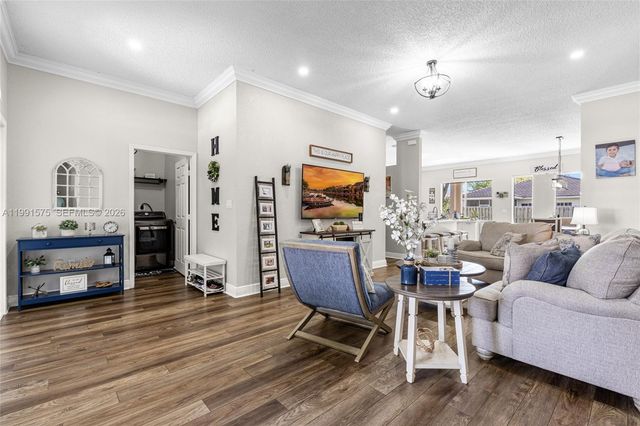 695 SE 30th Dr, Homestead, FL 33033