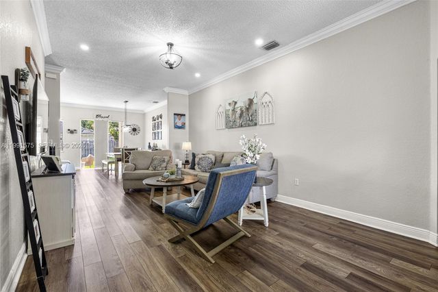 695 SE 30th Dr, Homestead, FL 33033