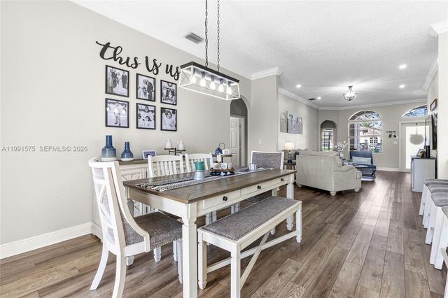 695 SE 30th Dr, Homestead, FL 33033