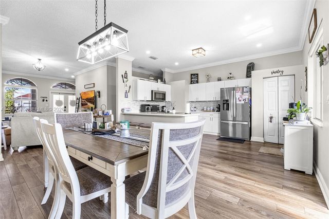 695 SE 30th Dr, Homestead, FL 33033