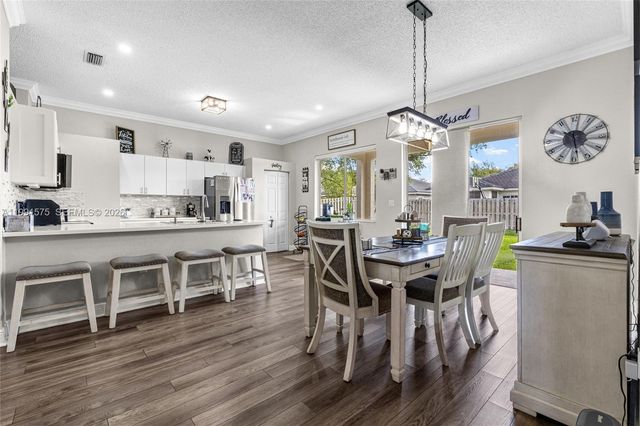 695 SE 30th Dr, Homestead, FL 33033