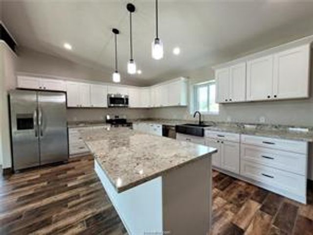 114 Lakeview Drive N, Hilltop Lakes, TX 77871