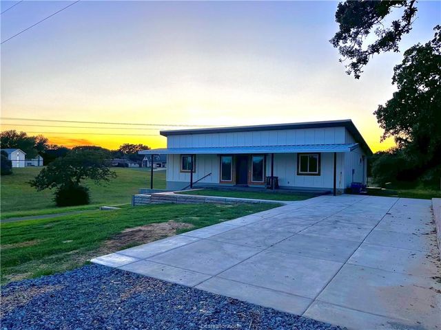 114 Lakeview Drive N, Hilltop Lakes, TX 77871