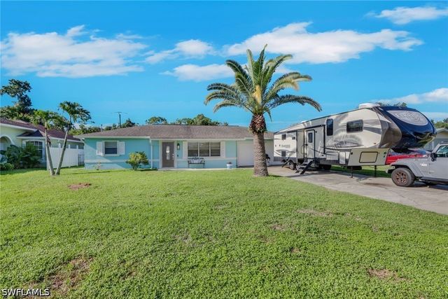12213 De Moya DR, Fort Myers, FL 33905
