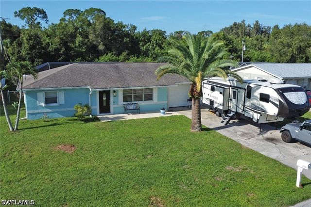 12213 De Moya DR, Fort Myers, FL 33905