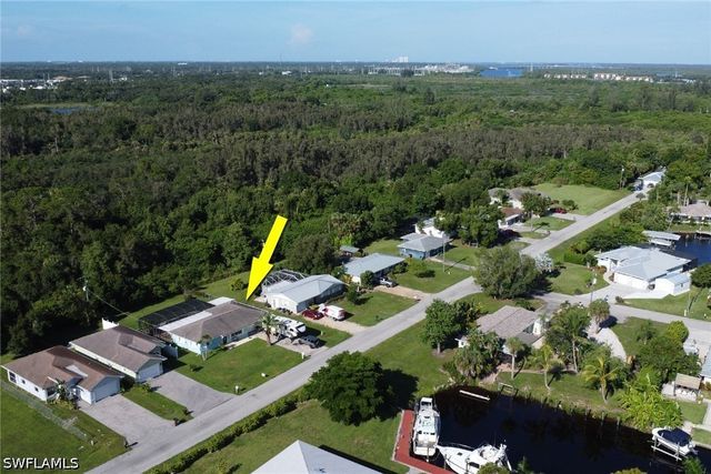 12213 De Moya DR, Fort Myers, FL 33905