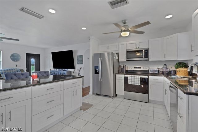 12213 De Moya DR, Fort Myers, FL 33905