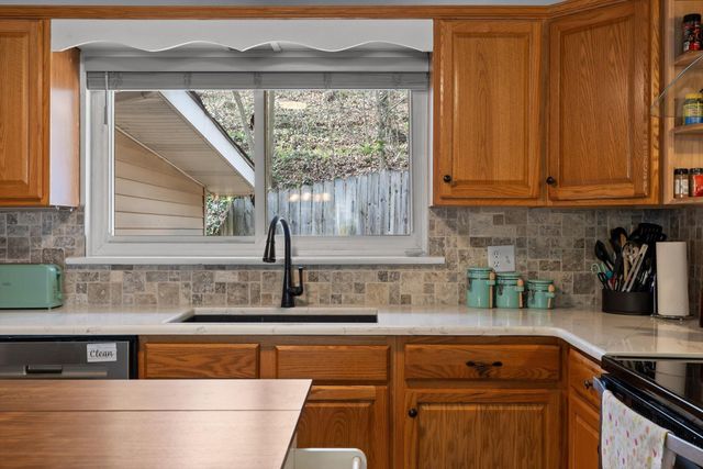 3735 Thrushwood Drive, Chattanooga, TN 37415