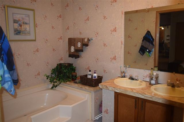 421843 E 1163 Road, Eufaula, OK 74432