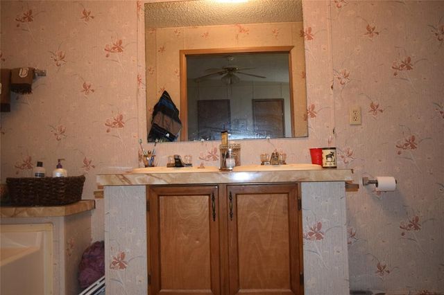 421843 E 1163 Road, Eufaula, OK 74432