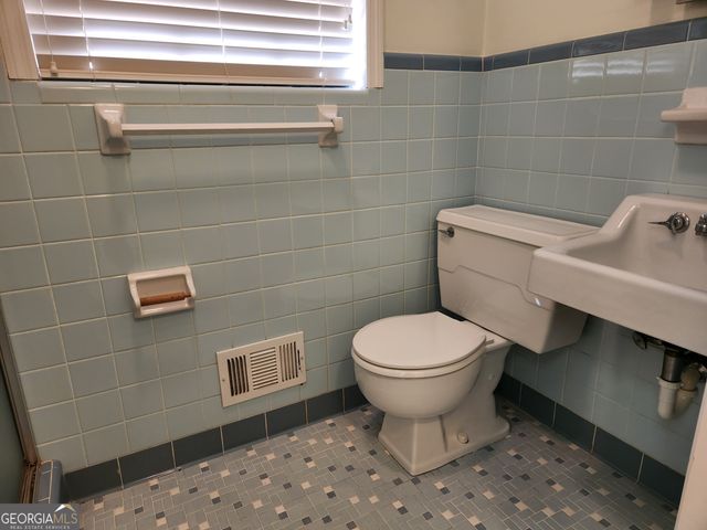 1181 Lakeshore Circle, Gainesville, GA 30501