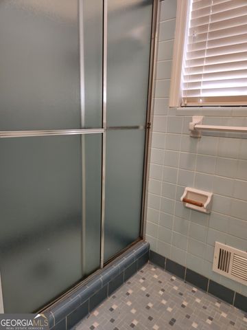 1181 Lakeshore Circle, Gainesville, GA 30501