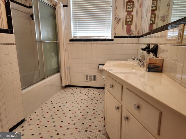 1181 Lakeshore Circle, Gainesville, GA 30501