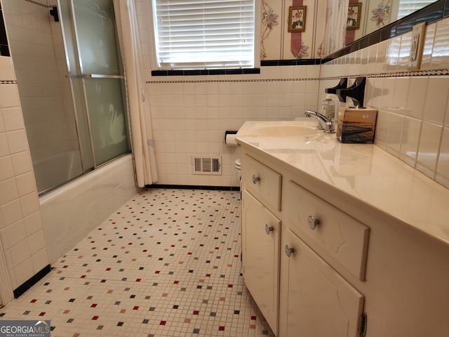 1181 Lakeshore Circle, Gainesville, GA 30501