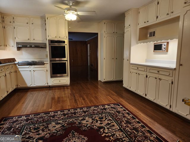 1181 Lakeshore Circle, Gainesville, GA 30501