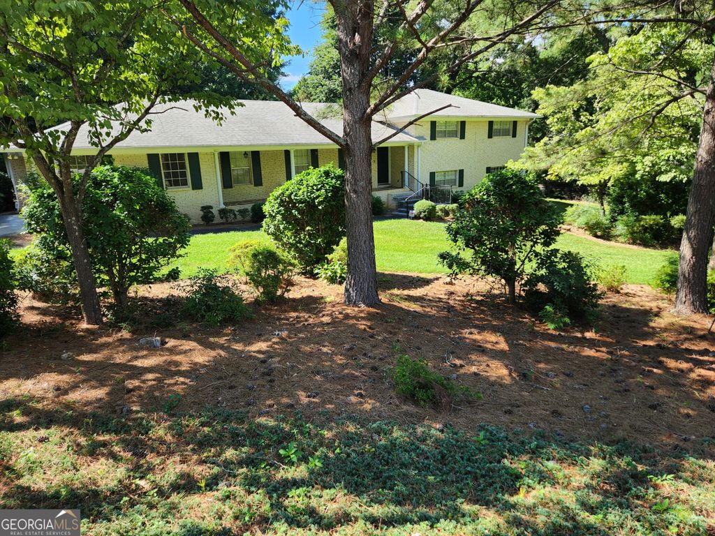 1181 Lakeshore Circle, Gainesville, GA 30501