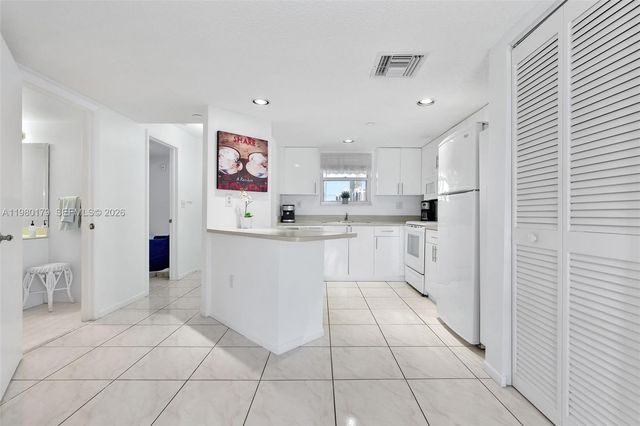 17801 N Bay Rd 607, Sunny Isles Beach, FL 33160