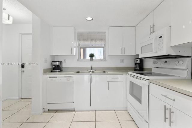 17801 N Bay Rd 607, Sunny Isles Beach, FL 33160