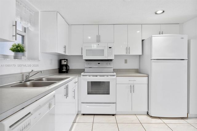 17801 N Bay Rd 607, Sunny Isles Beach, FL 33160