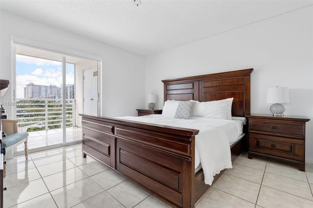 17801 N Bay Rd 607, Sunny Isles Beach, FL 33160